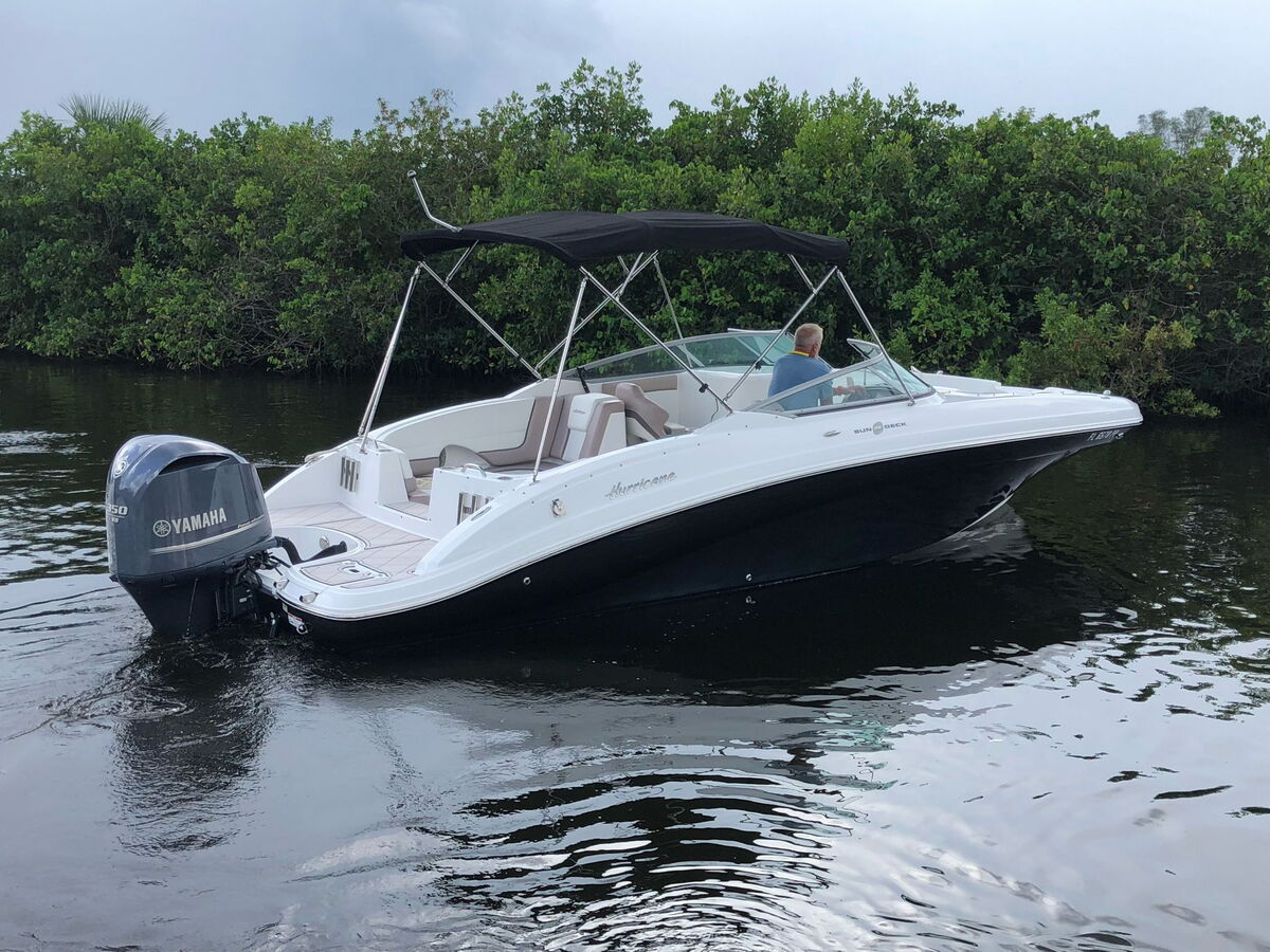 Hurricane 2690 Sundeck / CD