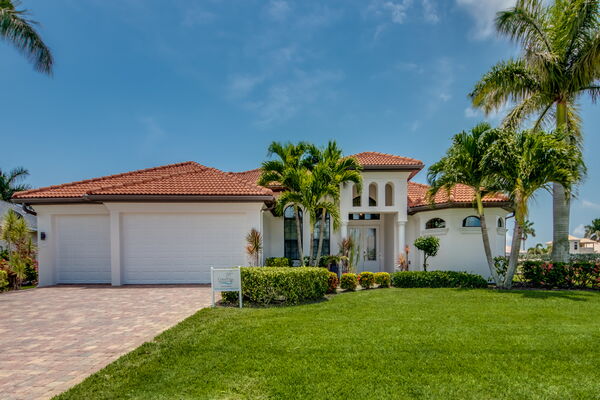 Vorderseite der Villa Destiny