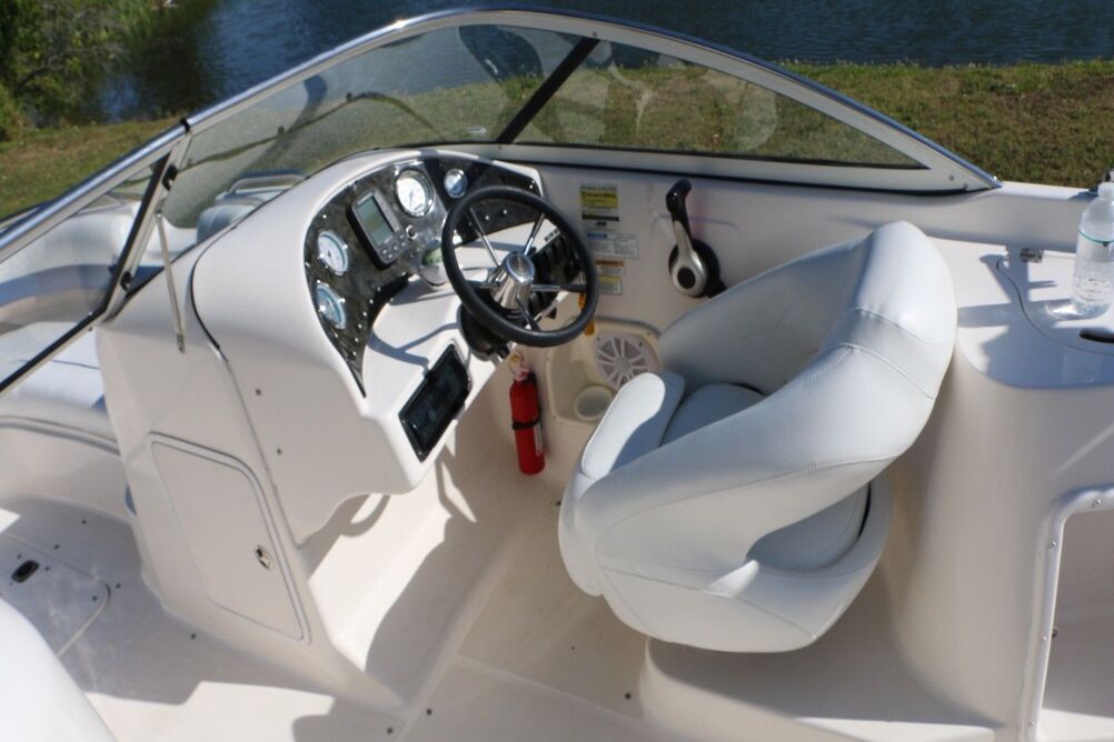 Hurricane 237 Sundeck 1