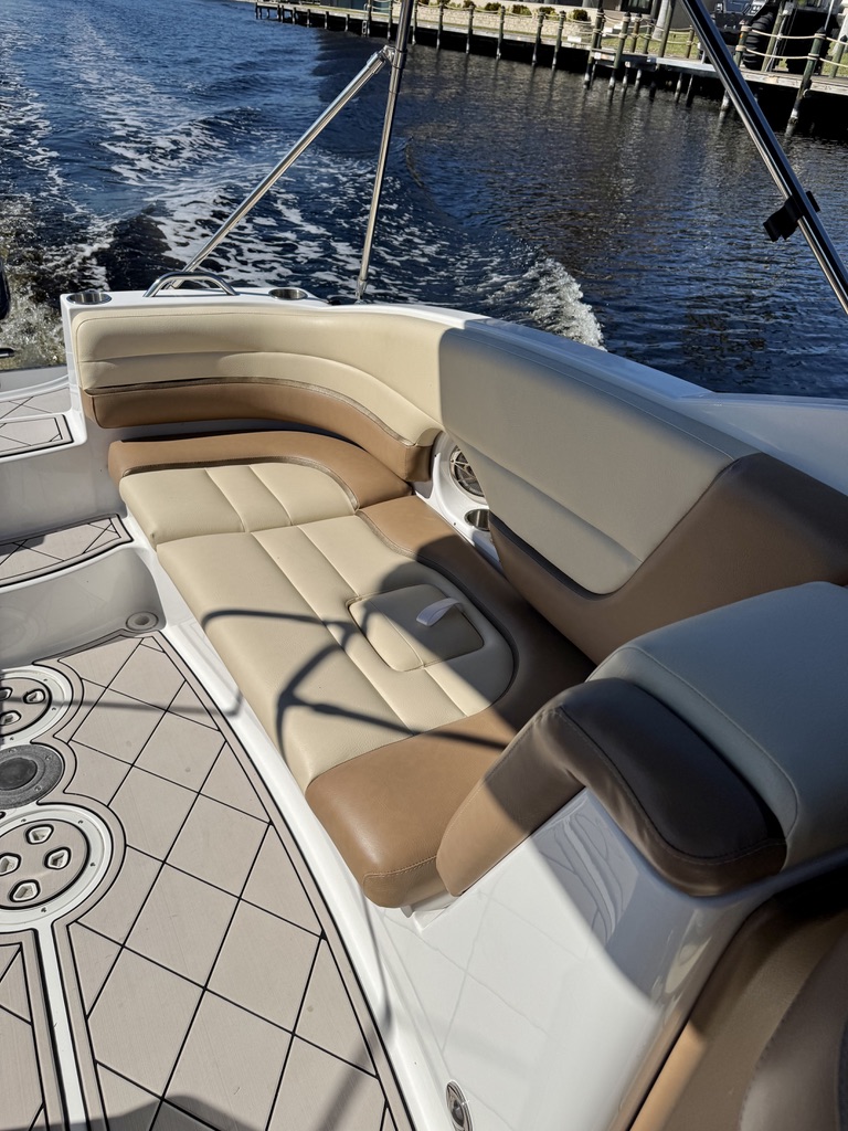2690 Hurricane Sundeck / 350 C