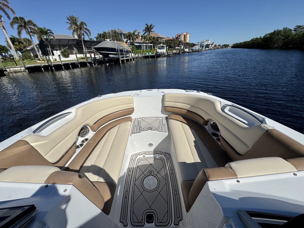 2690 Hurricane Sundeck / 350 C