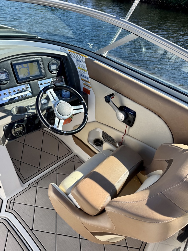 2690 Hurricane Sundeck / 350 C