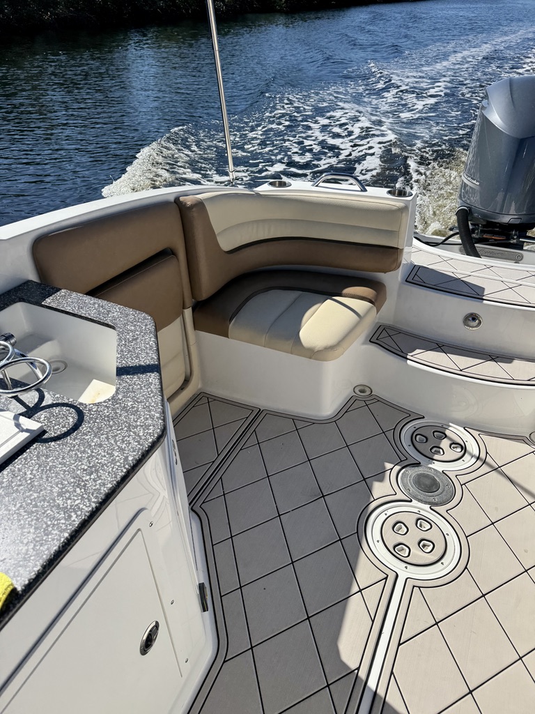 2690 Hurricane Sundeck / 350 C