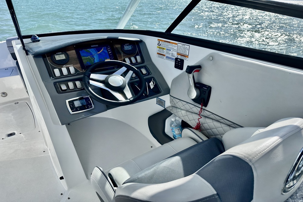 Hurricane 2690 Sundeck / Aesthetic