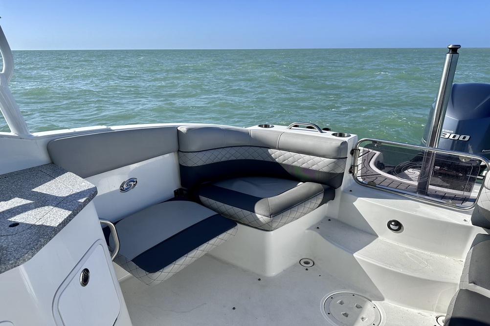 Hurricane 2690 Sundeck / Aesthetic