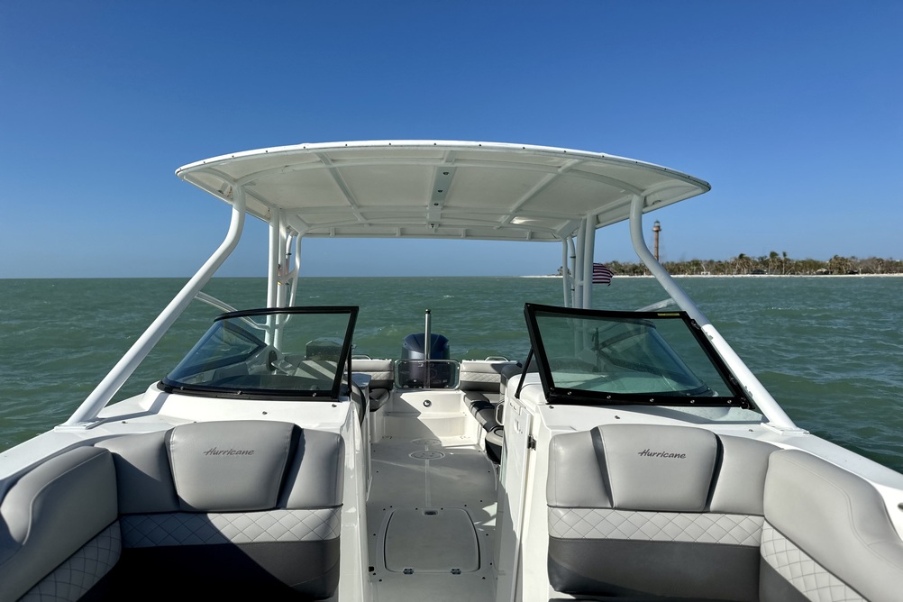 Hurricane 2690 Sundeck / Aesthetic