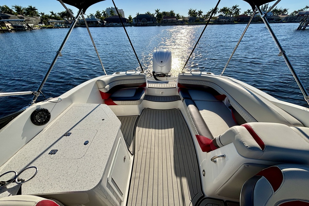 NEU! Hurricane 2690 Sundeck