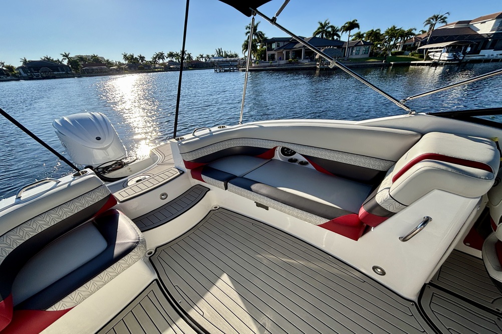 NEU! Hurricane 2690 Sundeck