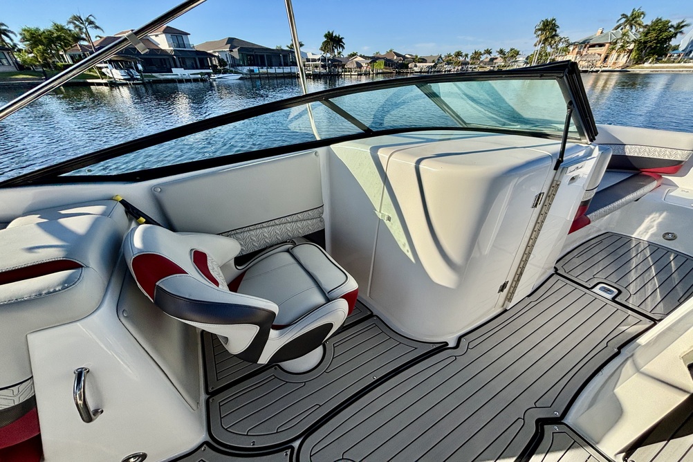 NEU! Hurricane 2690 Sundeck
