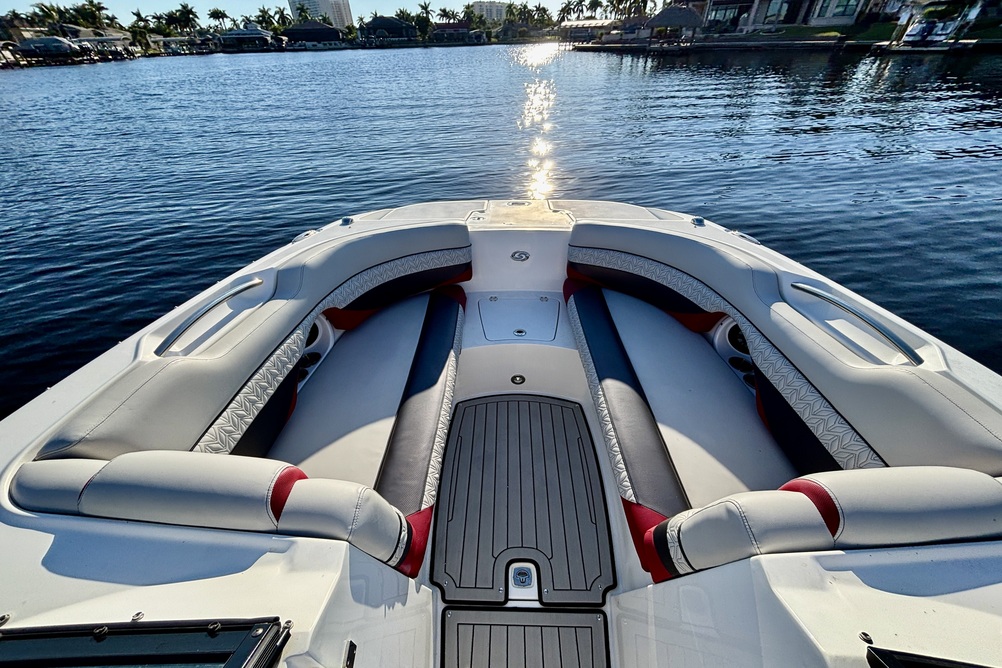 NEU! Hurricane 2690 Sundeck