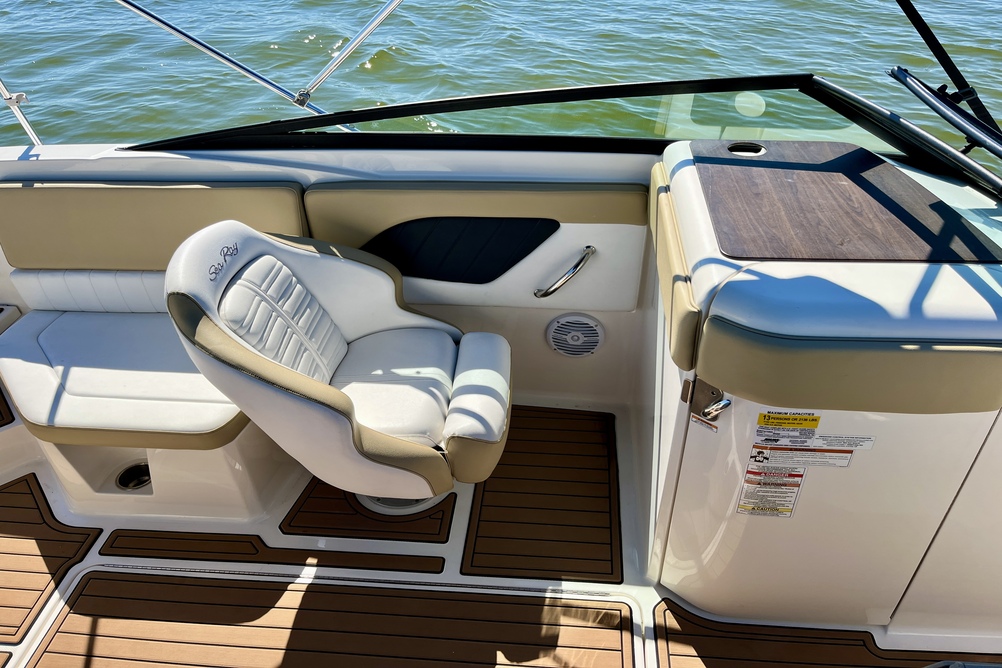 Sea Ray SPX 230