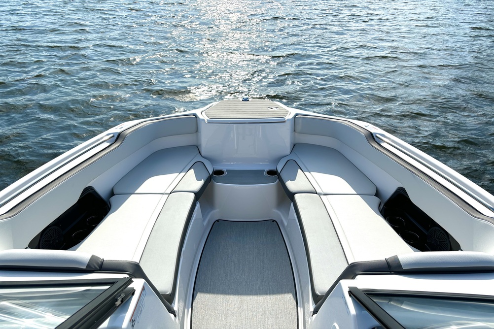 NEW! Yamaha AR250 Jet Boat