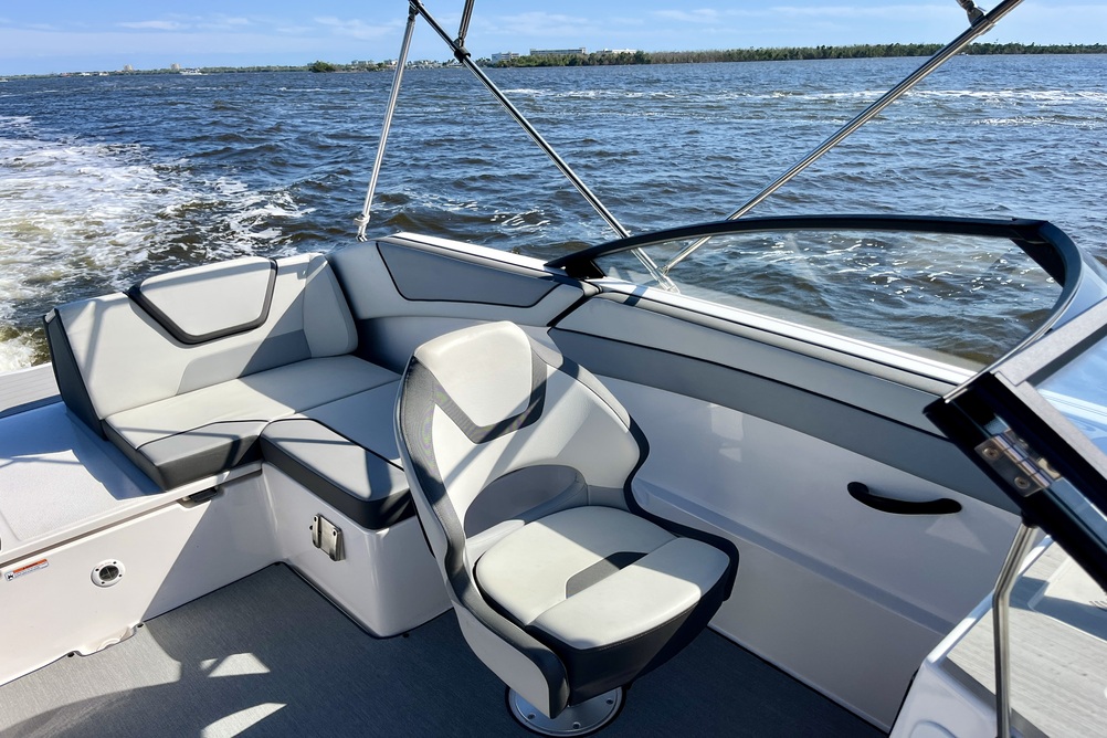 NEW! Yamaha SX220 Jet Boat