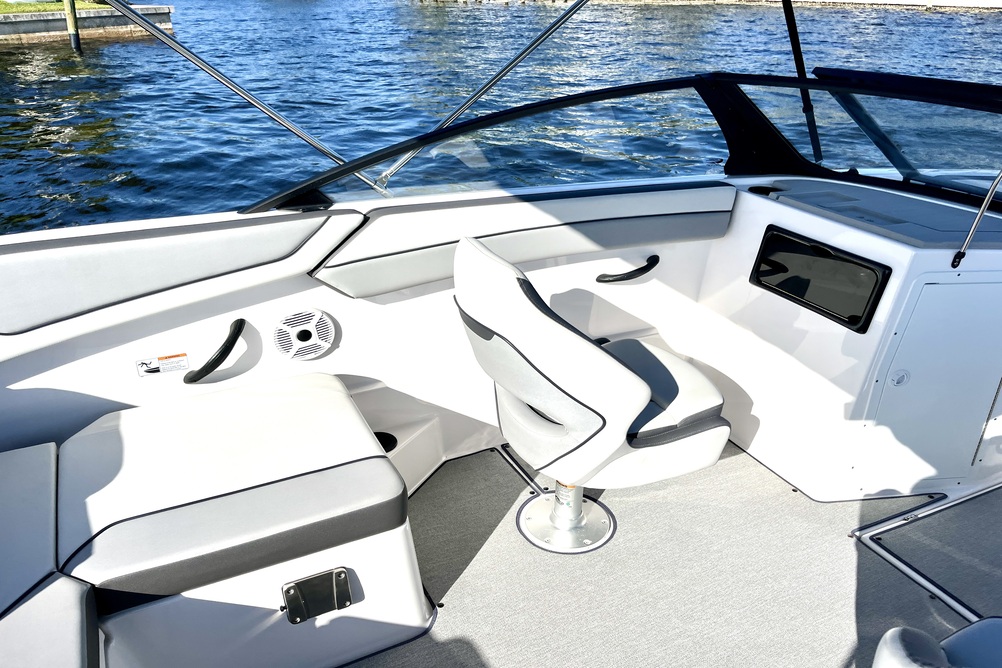 NEW! Yamaha SX220 Jet Boat