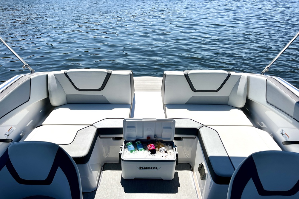 NEW! Yamaha SX220 Jet Boat
