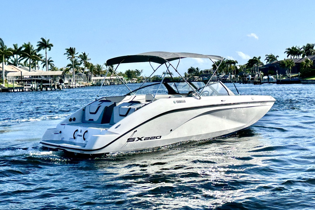 NEW! Yamaha SX220 Jet Boat