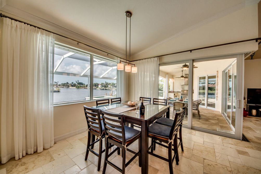 Essbereich in der Villa Beach Estate in Cape Coral, Florida