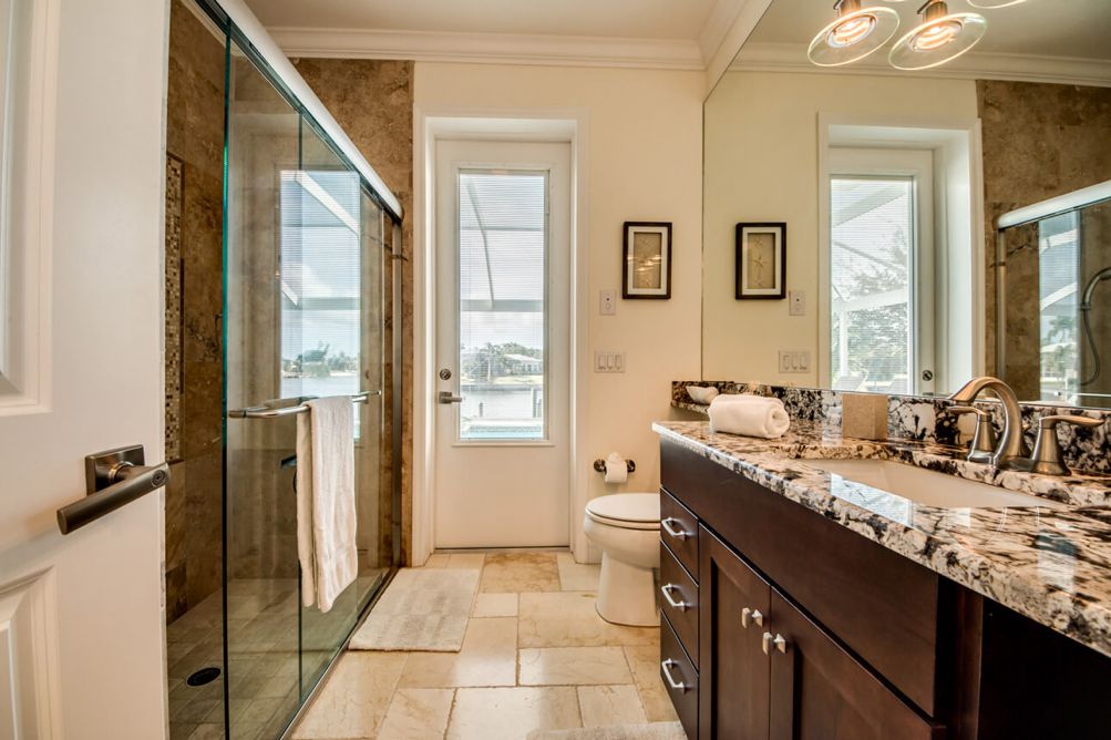 Gäste-Badezimmer in der Villa Beach Estate in Cape Coral, Florida