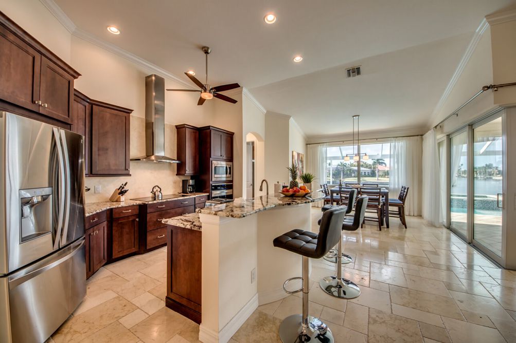 Küchenbereich der Villa Beach Estate in Cape Coral, Florida