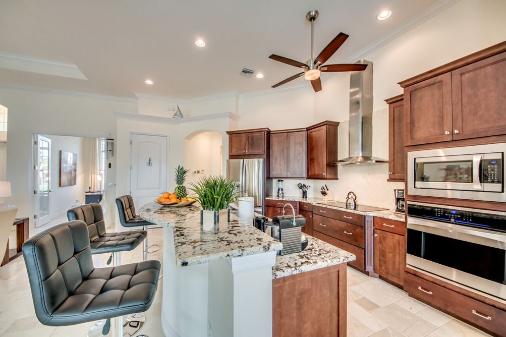 Küchenbereich in der Villa Beach Estate in Cape Coral, Florida
