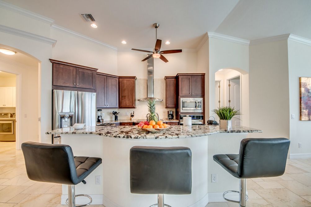 Küchenbereich in der Villa Beach Estate in Cape Coral, Florida