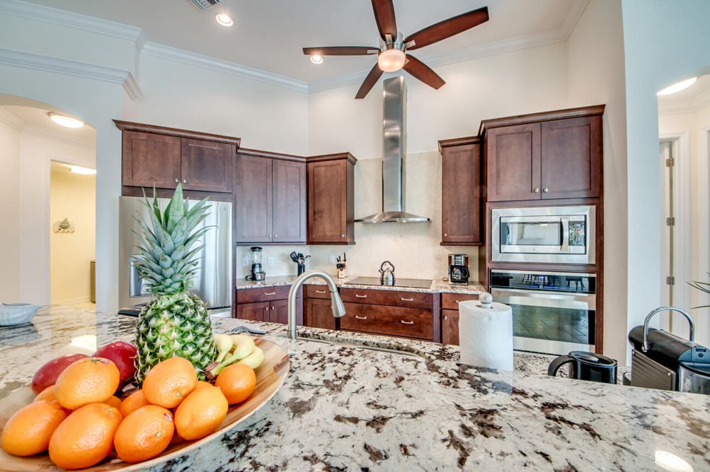 Küchenbereich in der Villa Beach Estate in Cape Coral, Florida