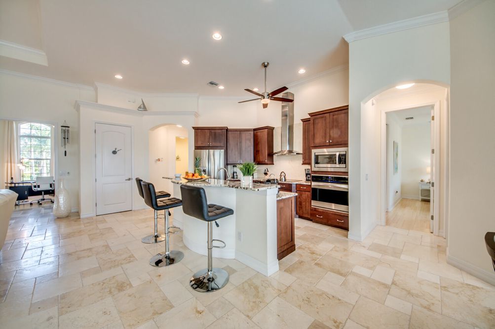 Küchenbereich in der Villa Beach Estate in Cape Coral, Florida