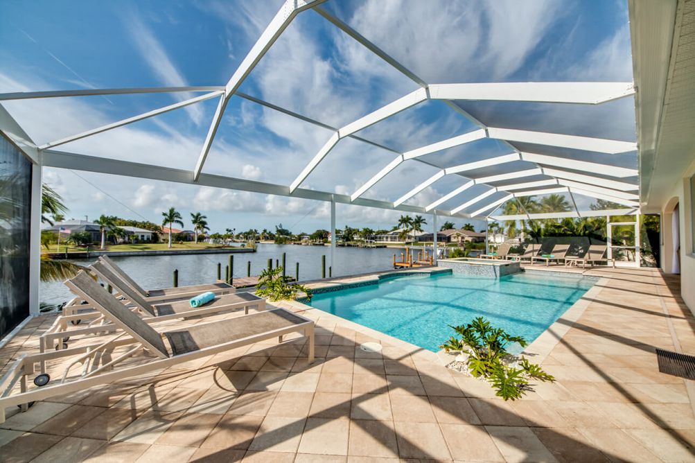 Poolbereich der Villa Beach Estate in Cape Coral, Florida