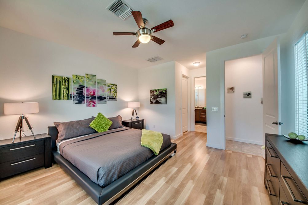 Zweites Schlafzimmer mit anschließendem Badezimmer in der Villa Carpe Diem in Cape Coral, Florida