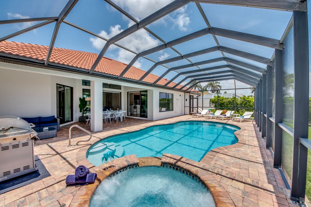 Wirthpool mit Pool in der Villa Destiny