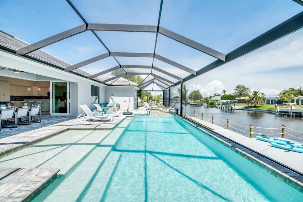 Pool mit einem Ausblick in der Villa Endless Summer