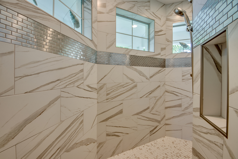Große Dusche im Master Bathroom der Villa Perfect Life