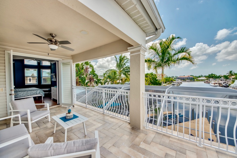 Balkon mit Chill Bereich in der Villa Plantation