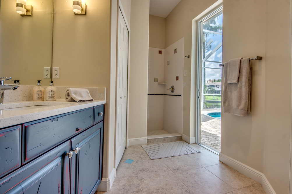 Pool Badezimmer in der Villa Plantation