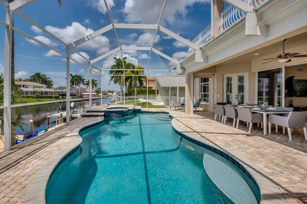 Pool der Villa Plantation