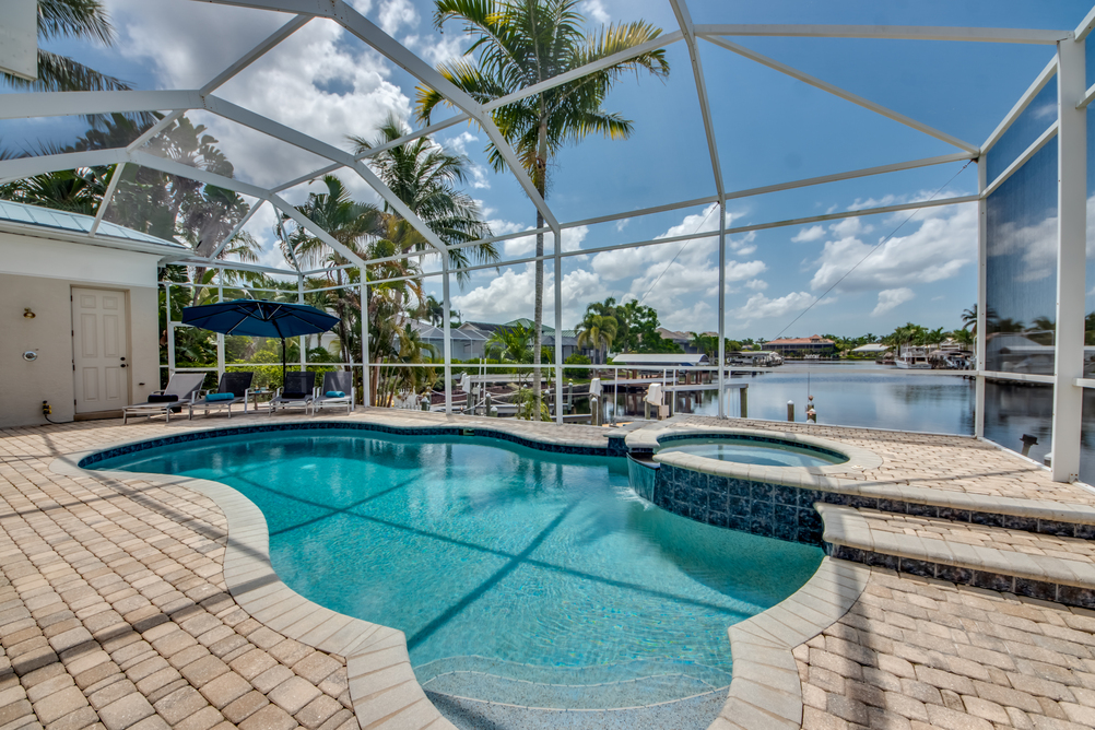 Pool mit einem Wirthpool der Villa Plantation