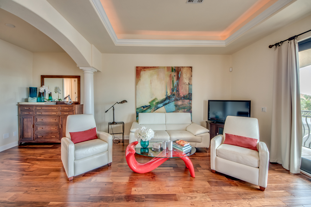 Sitzmöglichkeiten im Hauptschlafzimmer in der Villa Regency in Cape Coral, Florida