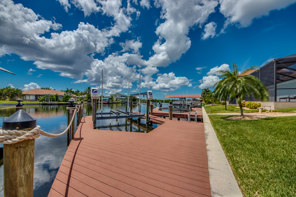 Anlegesteg im Garten der Villa Regency in Cape Coral, Florida