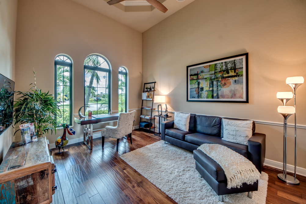 Kreativ gestaltetes Arbeitszimmer in der Villa Regency in Cape Coral, Florida