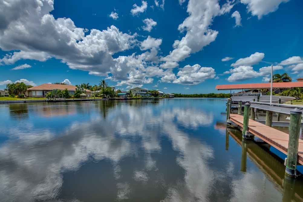 Blick vom Steg aufs Gewässer an der Villa Regency in Cape Coral, Florida