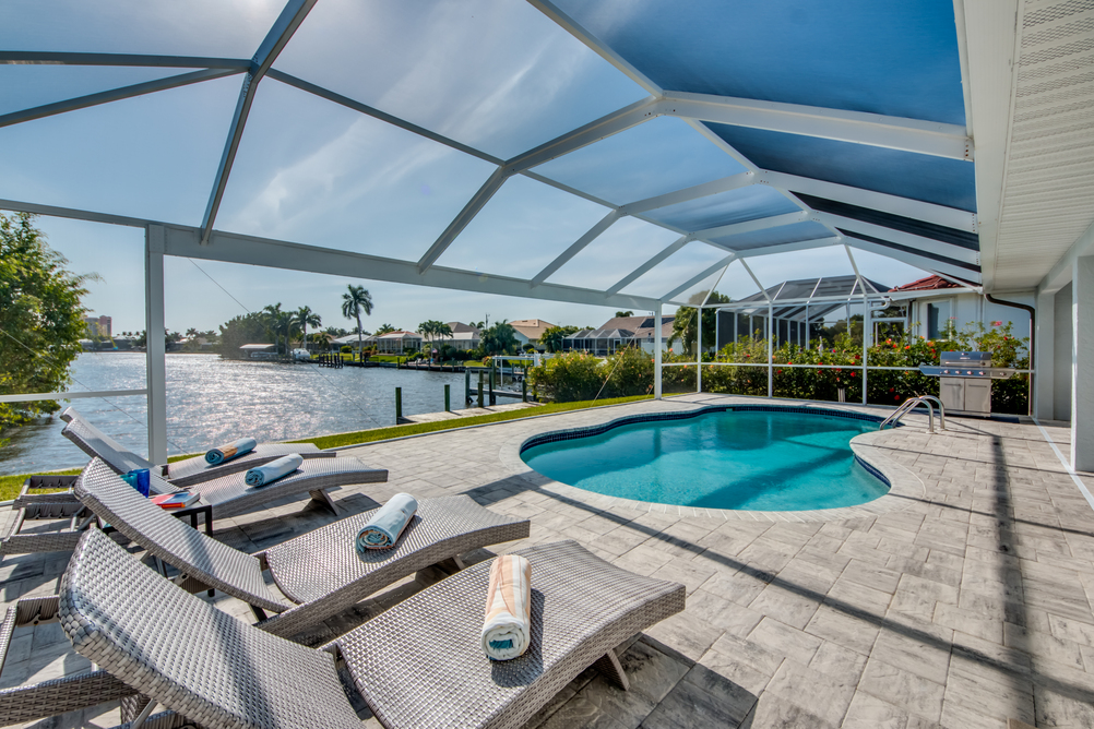 Pool der Villa Sunshine Bay